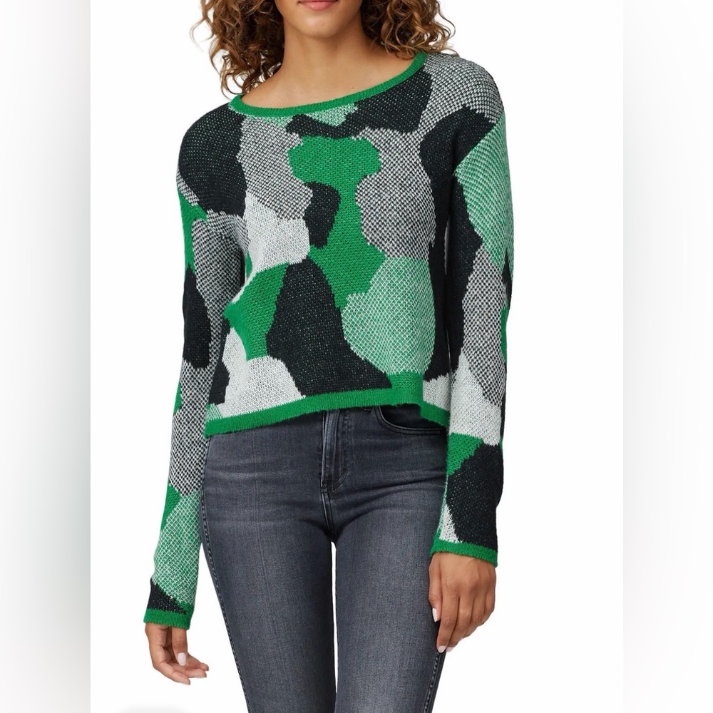 BB Dakota Abstract Blending In Green and Black camo Patterned Women's Sweater